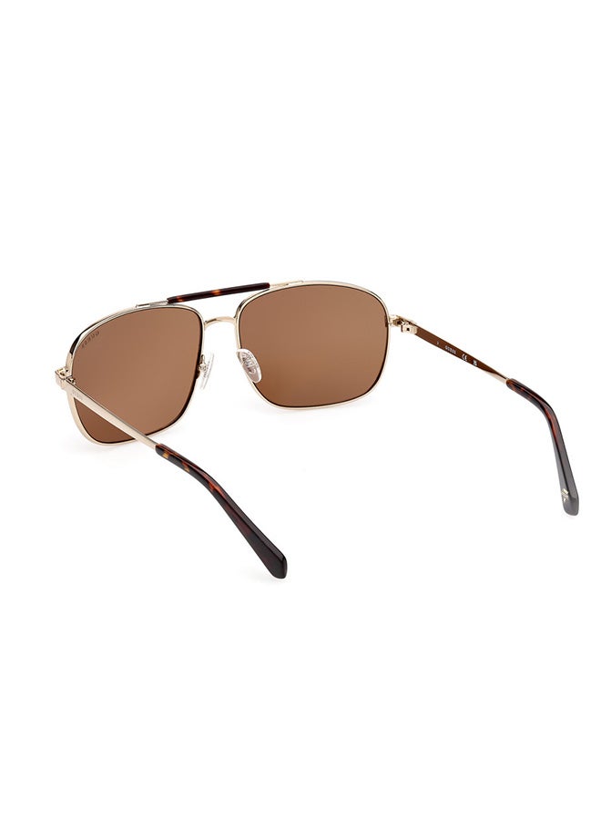GUESS Unisex UV Protection Navigator Sunglasses - GU521032E62 - Lens Size 62 Mm - Image 3